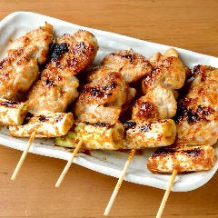 秘伝のにんにく醤油だれで味わう、ここだけの自慢の串料理