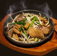 鍋も鉄板も！あつあつ料理を一度に楽しめる期間限定メニュー！