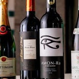世界各国のワインは30種以上を常備。特別なシャンパンも有り