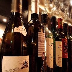世界各国から厳選したワインは常時20種類以上！持ち込みも可能◎