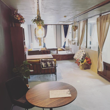 隠れ家・少人数貸切 cafe&baru ハコ+_ハコ+ cafe&baru お店丸ごと貸切プラン お料理内容は別途、打ち合わせ致します。