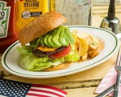 ① ジューシー本格ハンバーガーが大人気！