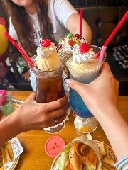 女性には見ても楽しいオリジナルドリンクなどカクテルも充実