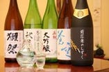 季節ごとに愉しめる、日本各地の
お酒を取り揃えております。