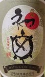 こちらは静岡県藤枝市岡部の初亀酒造の　初亀 吟醸 亀印。富士の雄山錦を使用した口当たり軽快な吟醸酒。香りは控えめですが、キレのある味わいが食事を引き立てます。こちらは１合　1,800円。