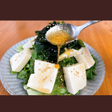 豆腐とわかめのヘルシーサラダ