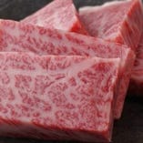 焼肉の王道の背肉の上ロース！　和牛は融点が低いので脂がとろけてジューシー～