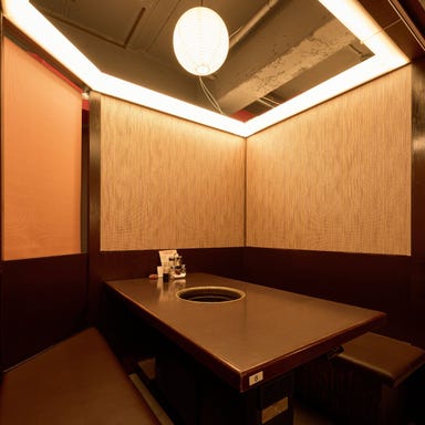A5ランクの黒毛和牛焼肉×食べ放題 個室完備 炭治郎 新橋店  店内の画像