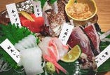毎日特価！天然鮮魚のお造り盛り合わせ
5種盛り1人前590円！