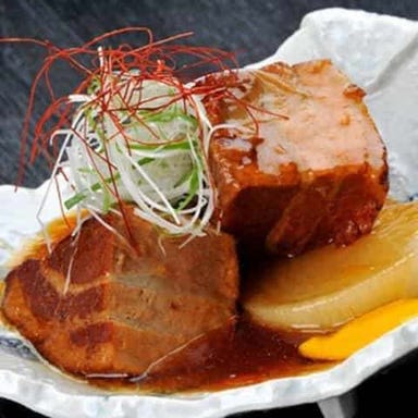 薩摩 黒豚 百寛_自慢の豚角煮 温泉玉子のせて