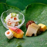 【完全個室で季節を味わう】　月替り会席料理１０,０００円（御料理+奉仕料+消費税込みで１２,６５０円）