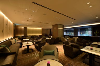 京都東急ホテル TEA LOUNGE ＆ BAR HORIKAWA 店内の画像