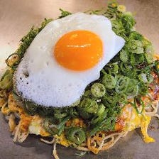 トッピングを加えてお好み焼きを堪能