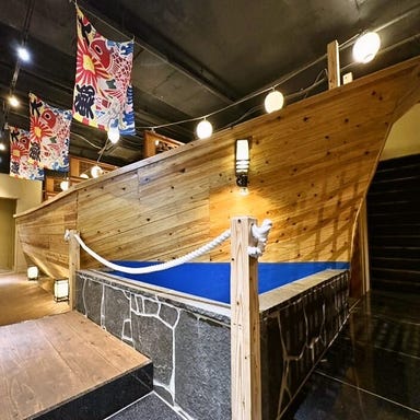 自社活魚車港直接仕入れ 玄海亭本店_≪屋形舟が店内に!?≫