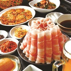 韓国料理 サムギョプサル とん豚テジ 新宿東口ゴジラロード店 