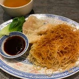 蝦雲呑蝦子麵 Braised Noodle w/ Shrimp Wonton & Egg