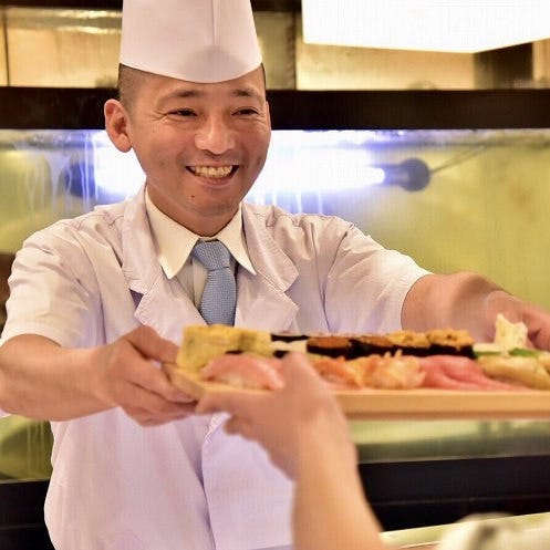 職人が目の前で握った握りたてのお寿司をどうぞ！
