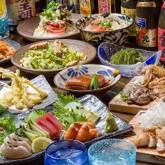 沖縄料理から四季折々の料理を織り交ぜたコースが人気です。