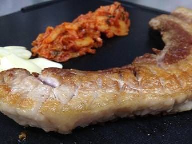 韓国料理とサムギョプサル 豚まる
