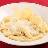イタリア産4種チーズのクリームソース　ペンネ
