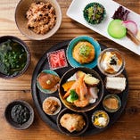 限定20食【Umiランチ】名物「八寸」のランチ。鎌倉有機野菜、地魚、ブランド肉などを和食の技術で盛合せに