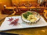 一品料理もお昼の時間から豊富にご用意
写真はふぐの天ぷらです