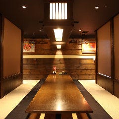旨唐揚げと居酒メシ ミライザカ ルルサス防府店_【掘りごたつ席】足を伸ばしてお過ごしいただけるので、長時間のご宴会でも疲れにくい♪