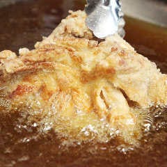 旨唐揚げと居酒メシ ミライザカ ルルサス防府店_グローブ揚げは、秘伝のタレに漬け込んだお肉を、これまた秘伝の揚げ方で衣はカラッと！