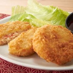 旨唐揚げと居酒メシ ミライザカ ルルサス防府店_北海道産生乳使用のカニクリームコロッケ