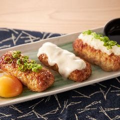 旨唐揚げと居酒メシ ミライザカ ルルサス防府店_店自慢！鶏つくね3種盛合せ