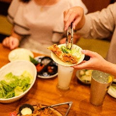 旨唐揚げと居酒メシ ミライザカ ルルサス防府店_【飲み会利用に】
“旨唐揚げ×ハイボール”が自慢の居酒屋「ミライザカ」で飲み会・宴会を満喫！名物のグローブ揚げのほか、アツアツをお召し上がり頂くJYU！JYU!鉄板、新鮮な魚介のお刺身などお酒がよく進む一品を種類豊富にご用意しております！お好きな料理を囲みながら楽しい時間をお過ごしください♪