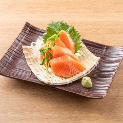 サーモンの刺身 旨唐揚げと居酒メシ ミライザカ ルルサス防府店_サーモンの刺身
