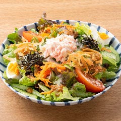 旨唐揚げと居酒メシ ミライザカ ルルサス防府店_【健康志向&times;居酒屋の楽しさ】
「せっかくなら、体にもやさしいものを選びたい」そんな声に応えるのがミライザカの料理へのこだわり。自社農場で育てたオーガニック野菜をはじめ、鮮度を活かしたサラダや海鮮メニューも取り揃えています。居酒屋らしいにぎわいはそのままに&ldquo;健康志向&times;居酒屋の楽しさ&rdquo;をお届けします。