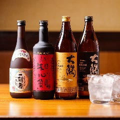 旨唐揚げと居酒メシ ミライザカ ルルサス防府店_【プレミアム飲み放題】
通常の飲み放題メニューに追加料金でプレミアム飲み放題もご用意しております。果実をたっぷり使用した生絞りサワーやエナジー系のアルコールメニュー、居酒屋メシと相性抜群の日本酒や焼酎も飲み放題でお楽しみいただけます！お酒をメインに、思う存分飲み会を楽しみたいお客様におすすめです★