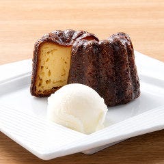 旨唐揚げと居酒メシ ミライザカ ルルサス防府店_【スウィーツも豊富】
ワタミファームのこだわり素材を活かした「有機紅はるかのカヌレ」など、自然派スイーツもご用意！有機栽培の「紅はるか」を練り込んだ生地に、グラスフェッドミルクを贅沢に使用しました。自然な甘みとコクを活かし、しっとりとした食感とふわっと広がるサツマイモの風味をお楽しみ頂けます。