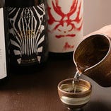 奄美の黒糖焼酎や、小元オリジナル日本酒などをご用意します。