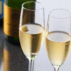 スパークリングワイン(別売）で乾杯、特別な日にどうぞ