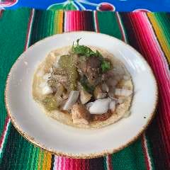 ポークの旨煮込みタコス