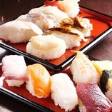 マグロ・サーモンなど
15種類のお寿司がテーブル注文で食べ放題