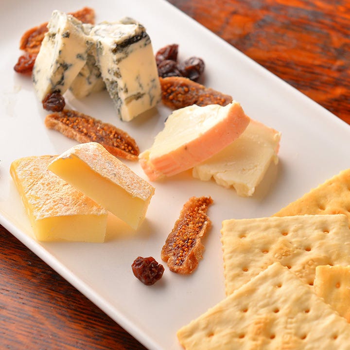 ワインと合わせたいチーズはペコリーノなどイタリアから取り寄せ