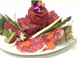 スペシャル肉ケーキ　（520ｇ　6人名様以上　ご宴会のサプライズ演出に！）