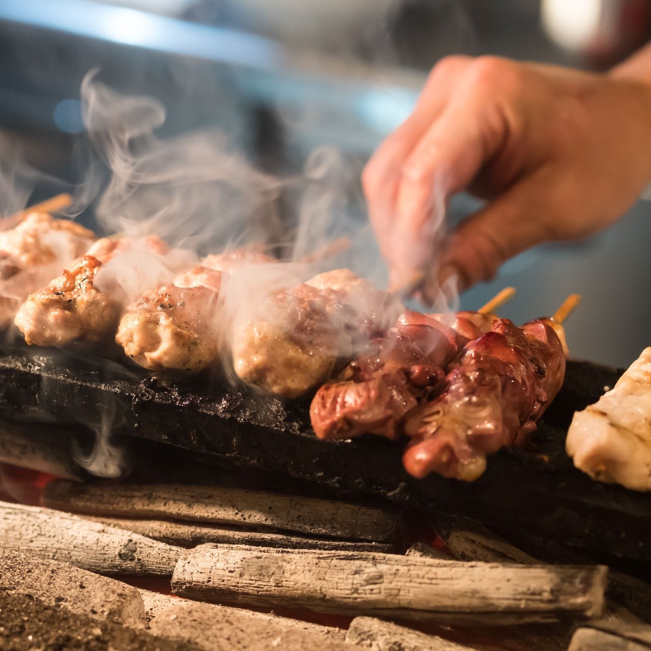 一本一本丁寧に炭火焼きした絶品焼鳥