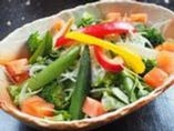 15種野菜の手作りドレッシングのサラダ