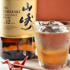 100種類以上の豊富なお酒をご用意。お好みに合わせてどうぞ
