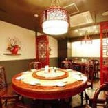 雰囲気たっぷりの円卓個室で、本場西安料理をお楽しみください