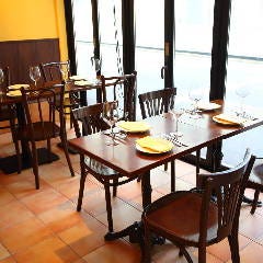 スペインの陽気な雰囲気の中で お料理とお酒をお楽しみ下さい♪
