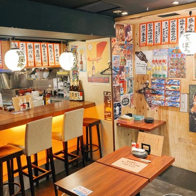炭火串工房 焼き鳥と博多串 肉寿司が旨い つるや酒場 横浜店  店内の画像