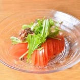 トリュフ香トマトと水菜のアンチョビサラダ