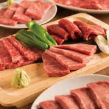 お肉は全て厳選黒毛和牛A4ランクのメス牛のみを使用！オス牛よりも肉質がやわらかく脂身もしつこくなくまろやかなのが特徴です！