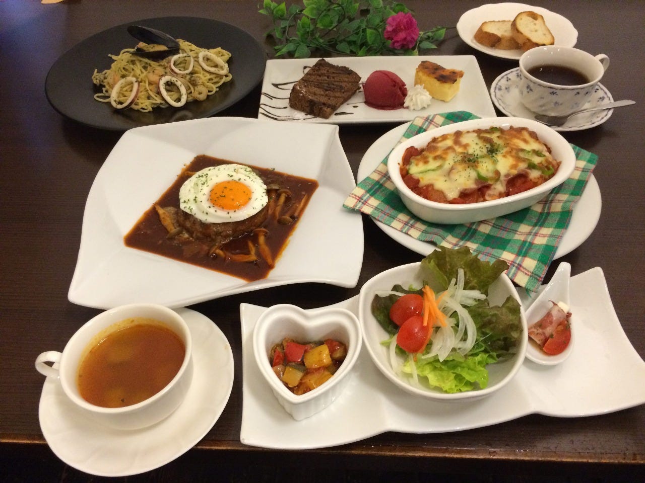 ダイニングバル サルーノの好きなメインが選べるsalunoランチ